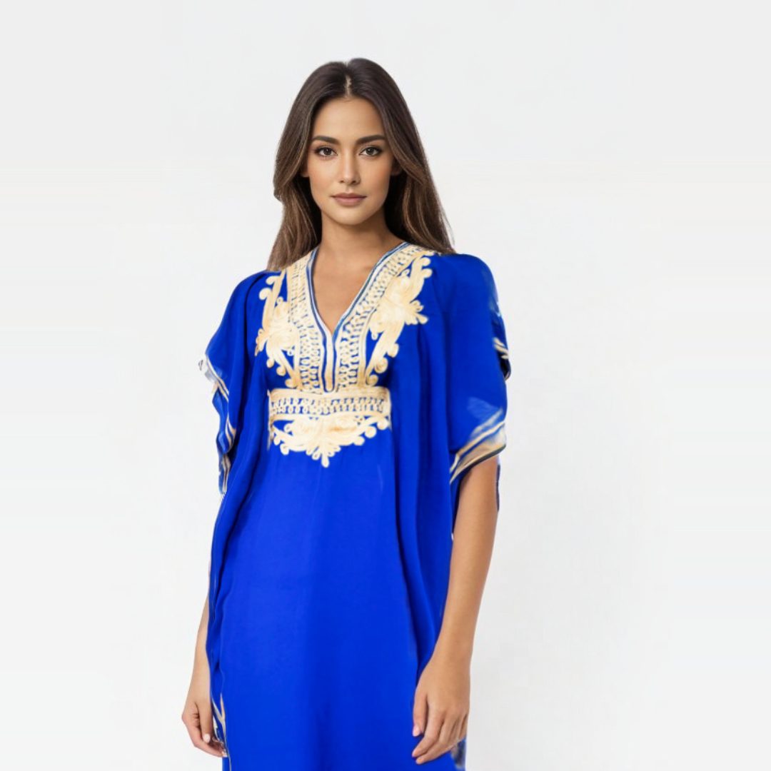 Vestido marroquí azul con diseños dorados