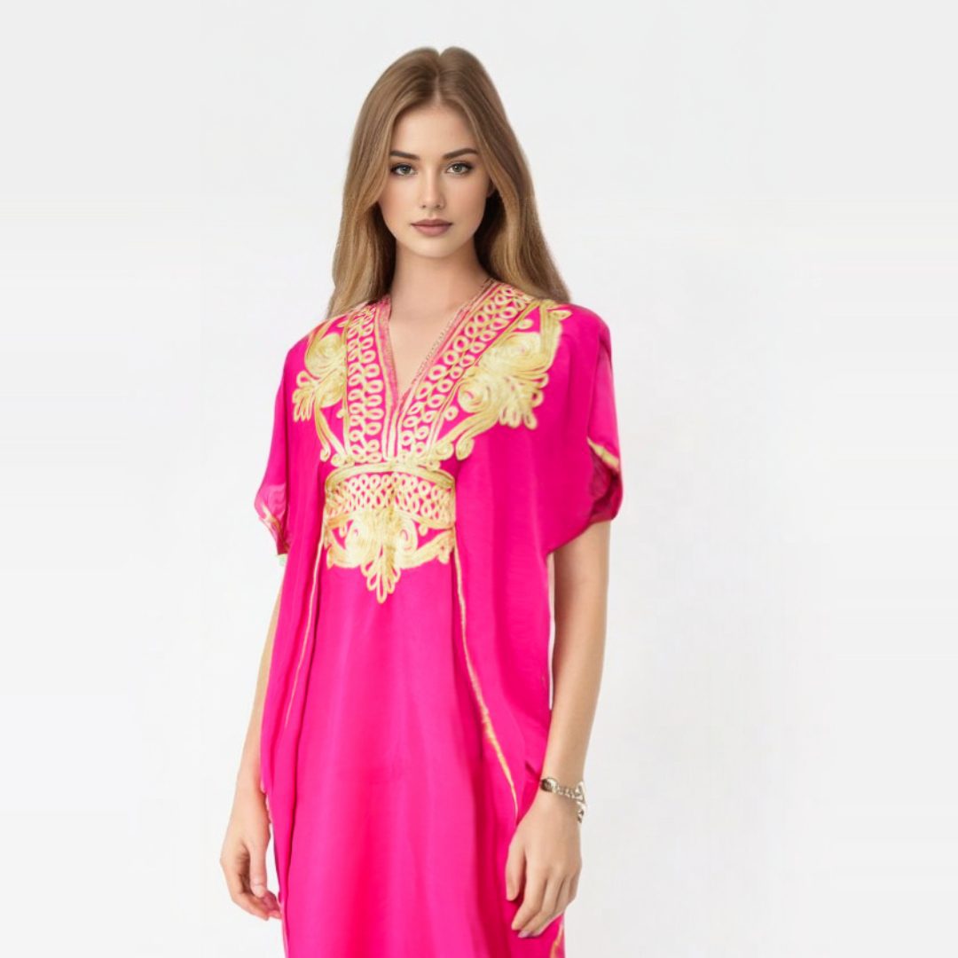 Vestido marroquí fuccia con diseños dorados