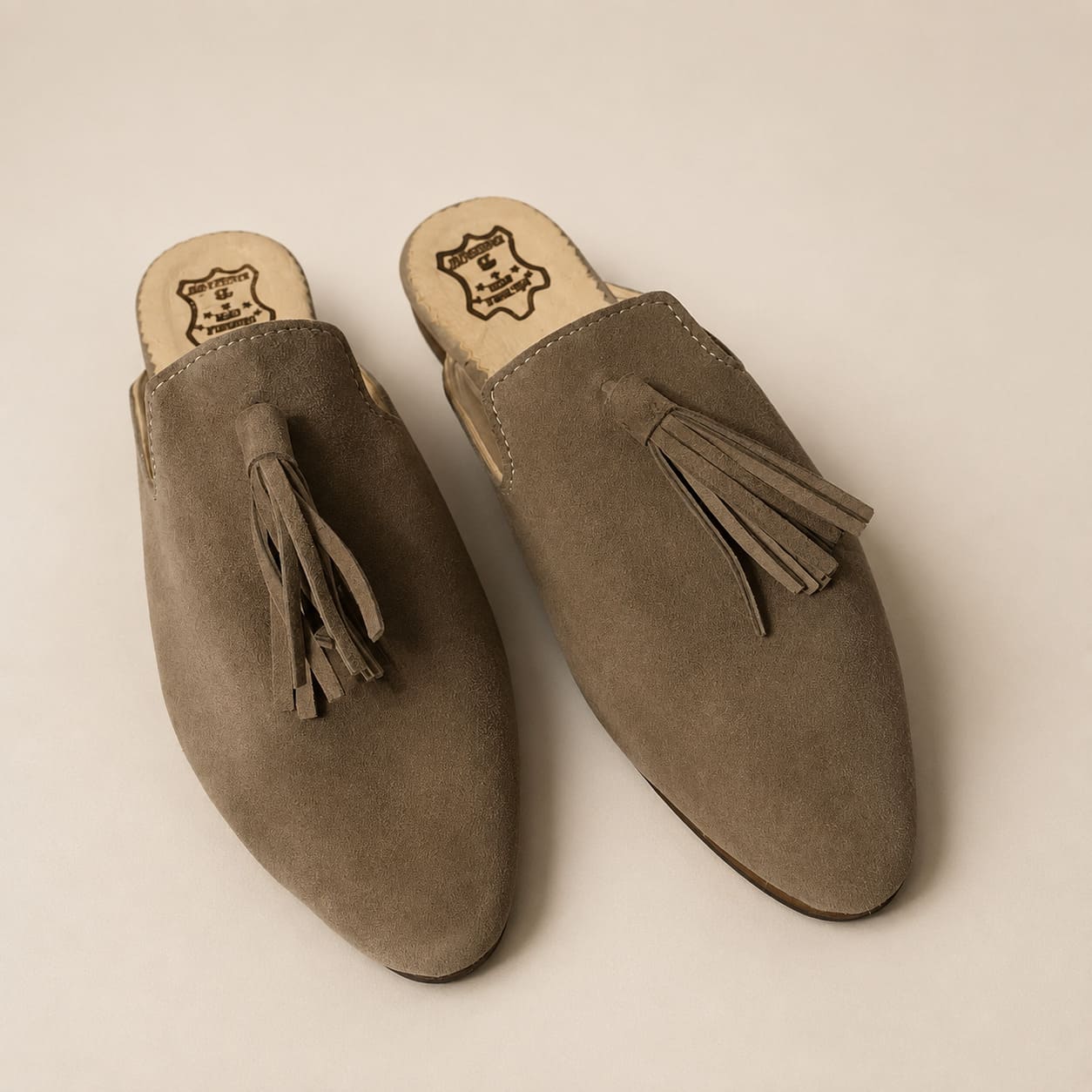 Babucha gamuza color gris