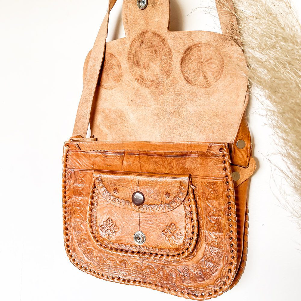 Bolso Cruzado de cuero camel con broche en punta - bolso étnico