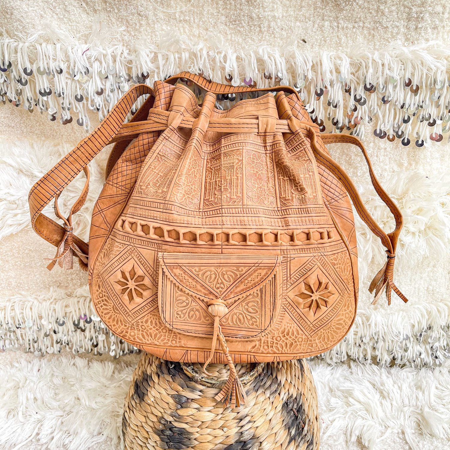 bolso-de-cuero-con-disenos-color-camel-3