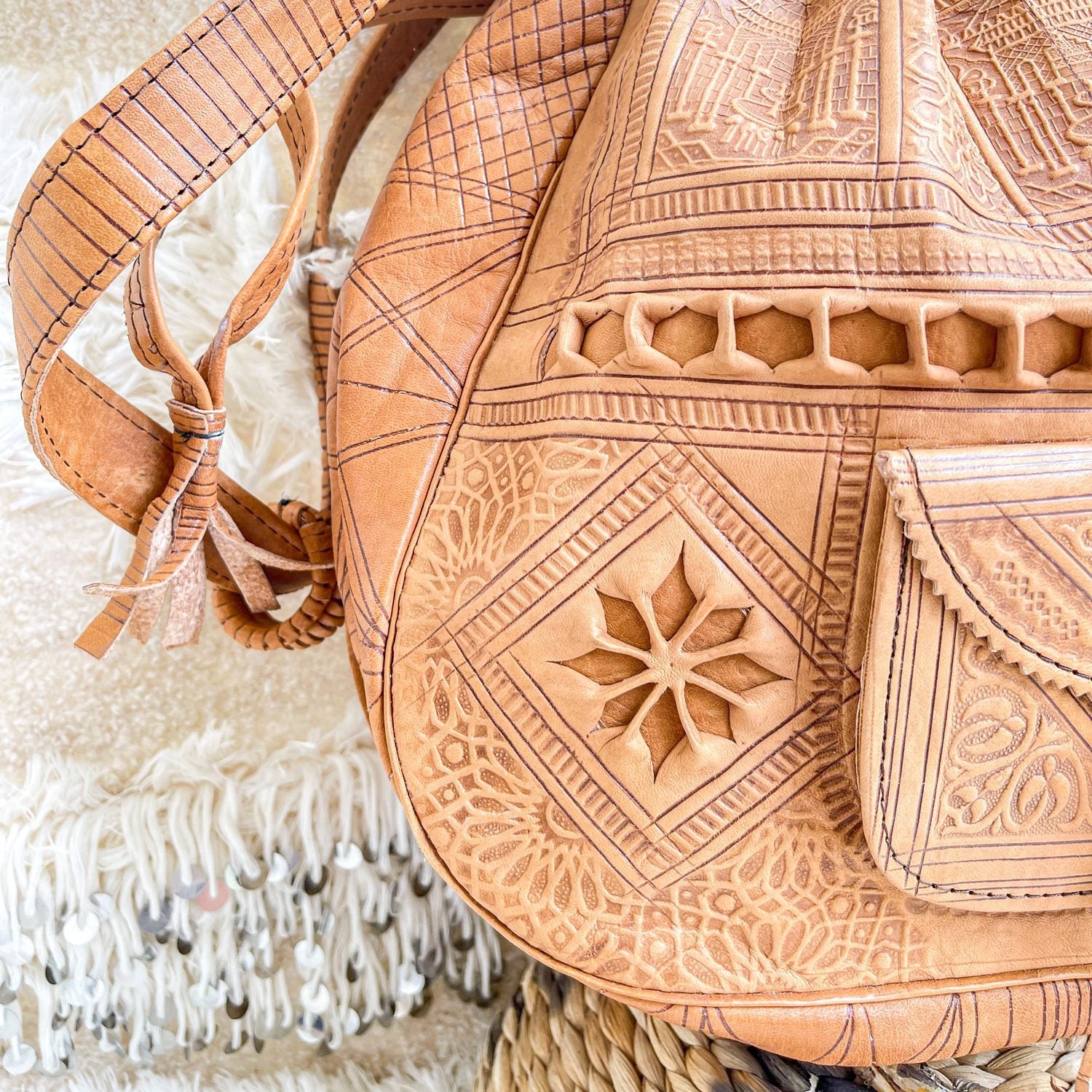 bolso-de-cuero-con-disenos-color-camel-6