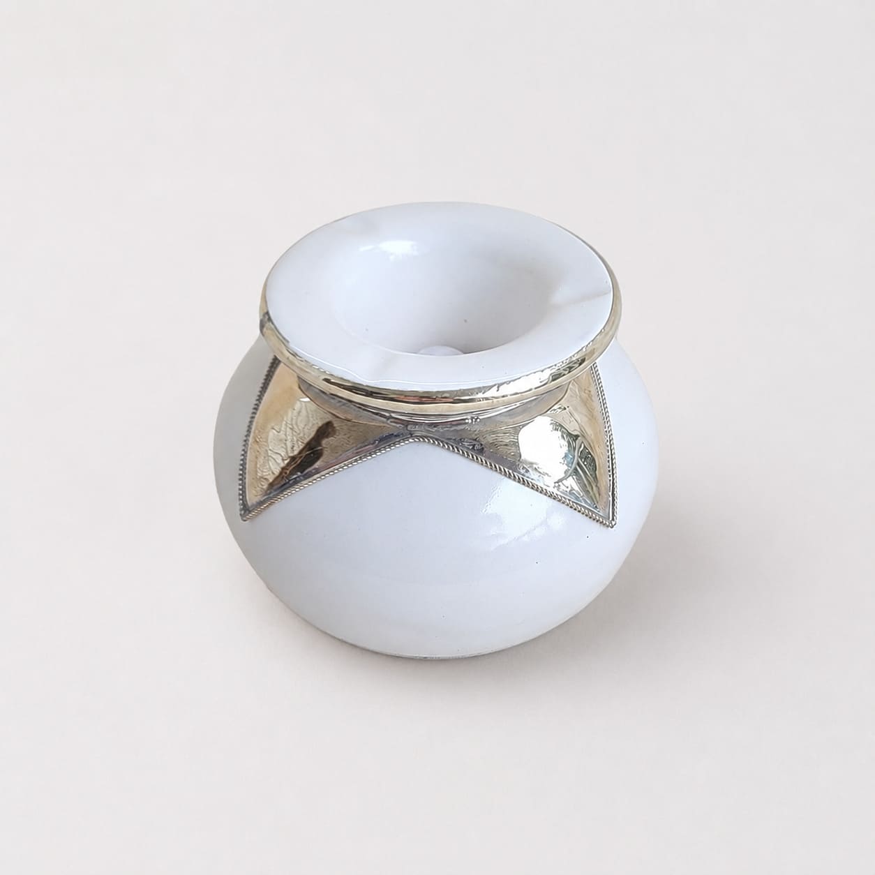 Cenicero blanco de ceramica marroquí