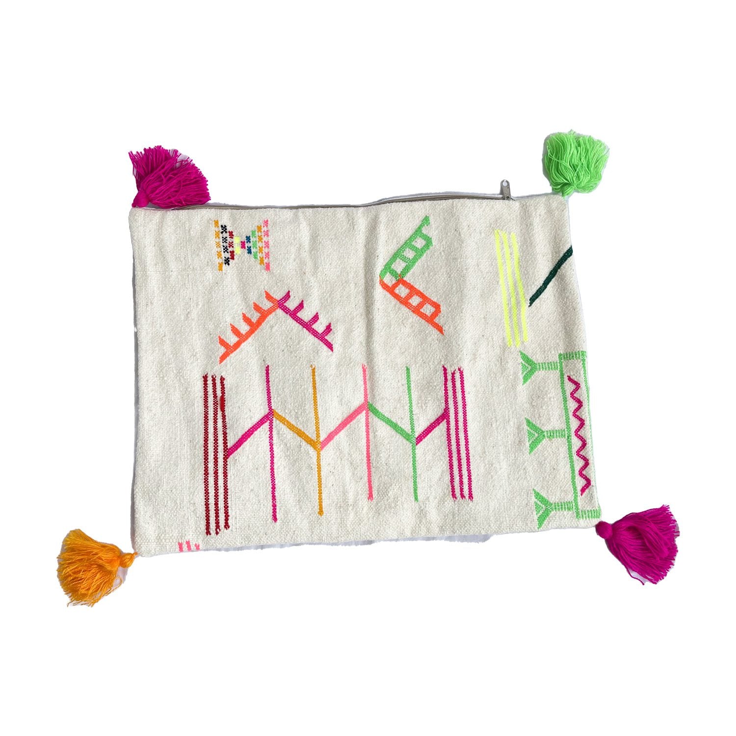 cojin-de-lana-rectangular-con-disenos-y-pompones-de-colores-4