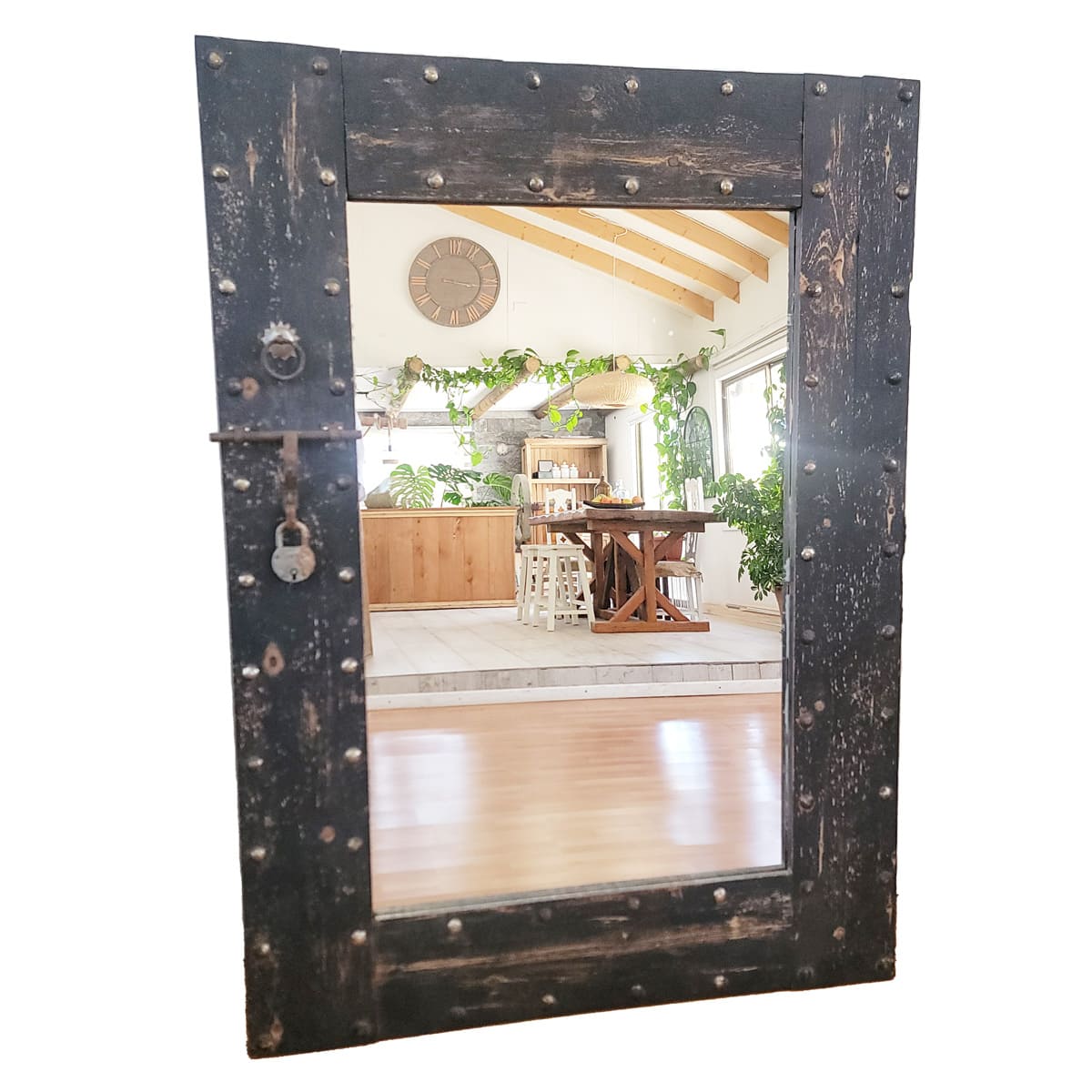 Espejo grande y marco de madera hecho de puerta marroquí negra vintage