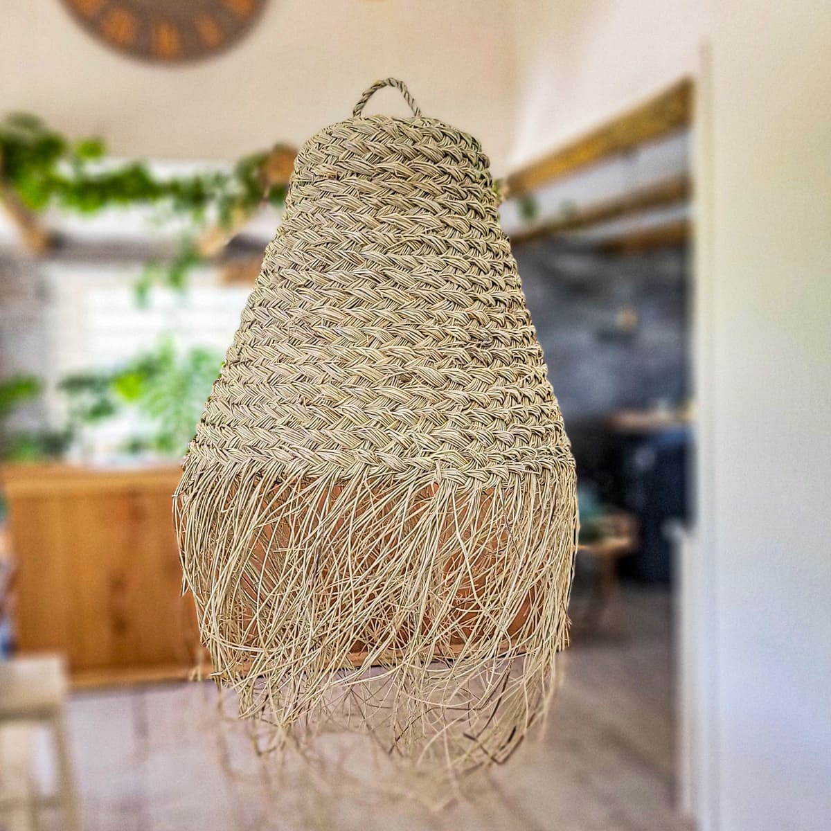 lampara de fibra natural pequeña tipo sombrero