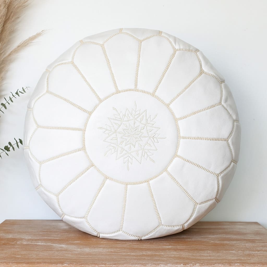 Puff de cuero blanco