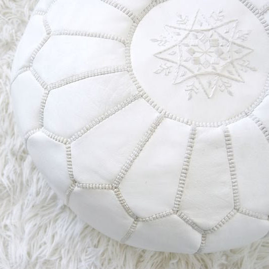 Puff de cuero blanco