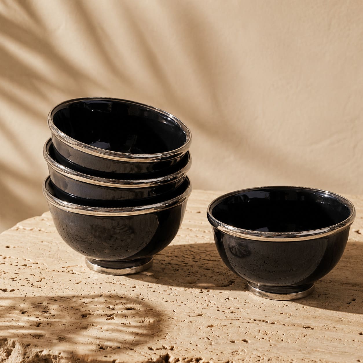 Set de 4 pocillos negros artesanales de ceramica y aluminio