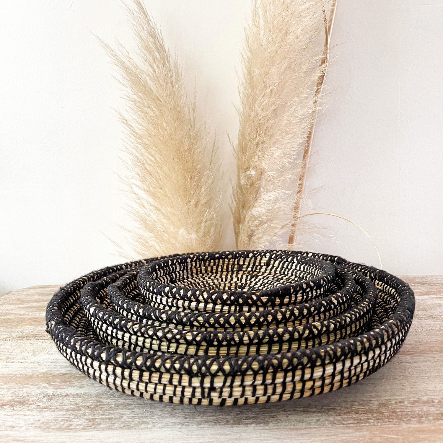 set-de-4-platos-de-fibra-natural-y-hilo-5