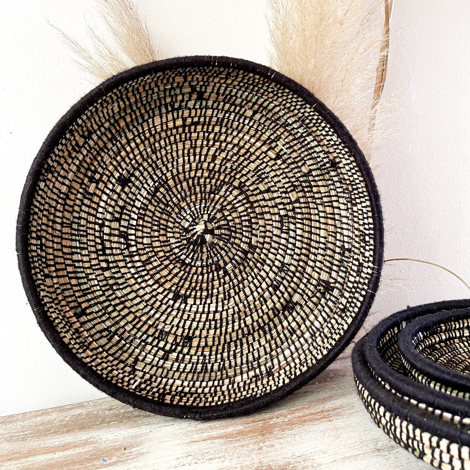 set-de-4-platos-de-fibra-natural-y-hilo-2