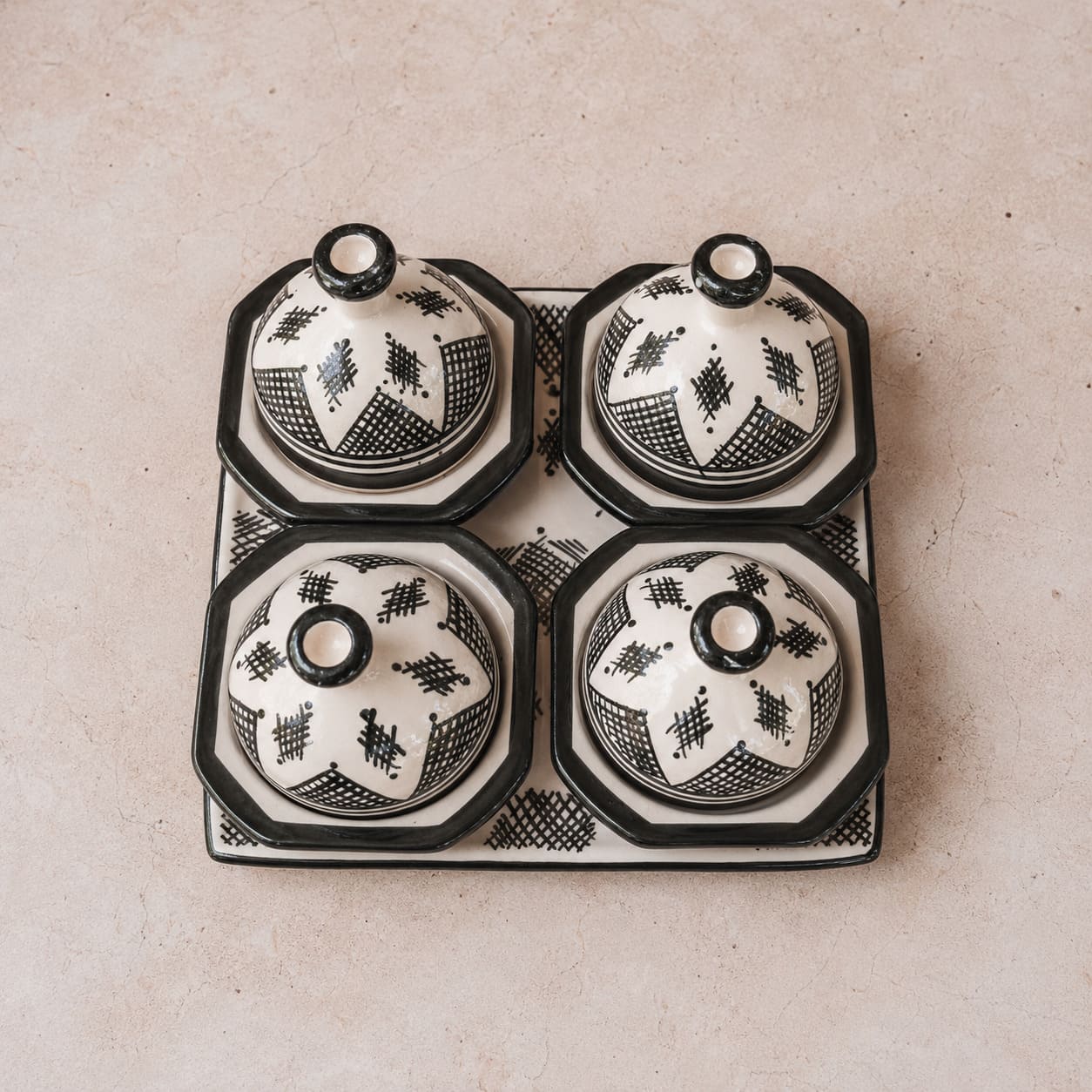 Set de 4 pocillos Blanco y Negro Marroquíes Pintados a mano