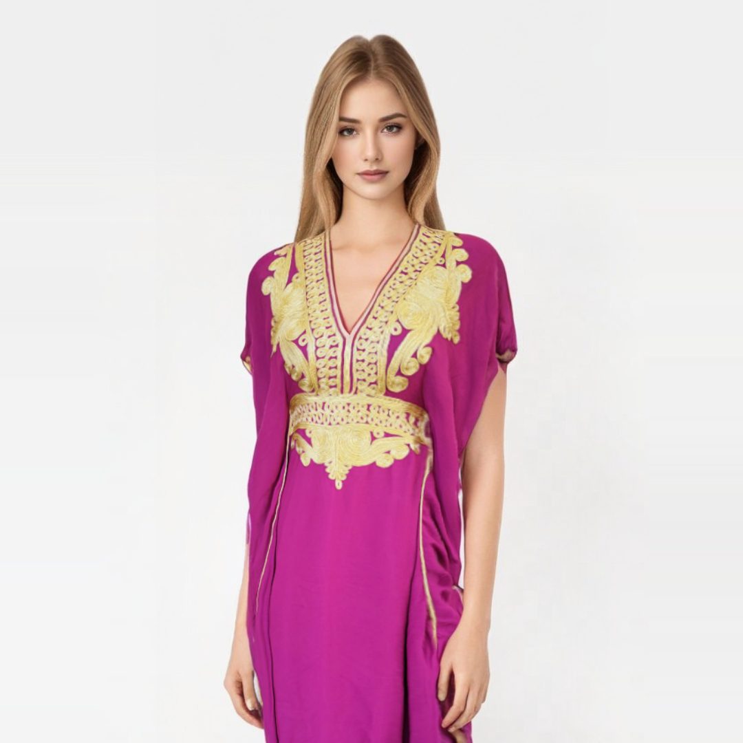 Vestido kaftan magenta con Diseños Dorados