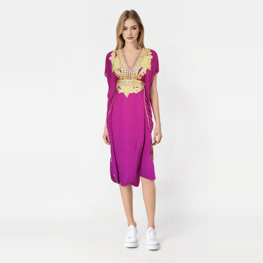 Vestido kaftan magenta con Diseños Dorados
