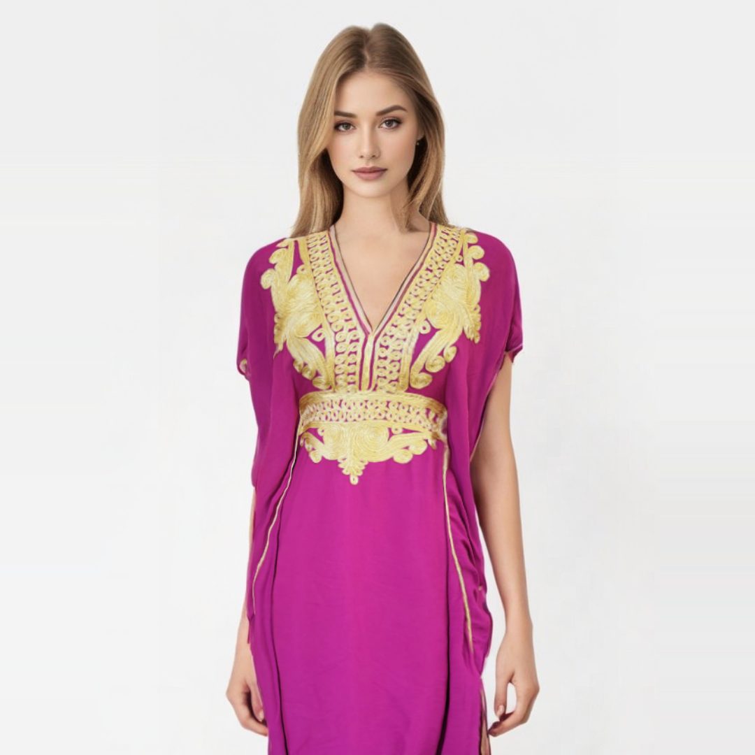 Vestido kaftan magenta con Diseños Dorados