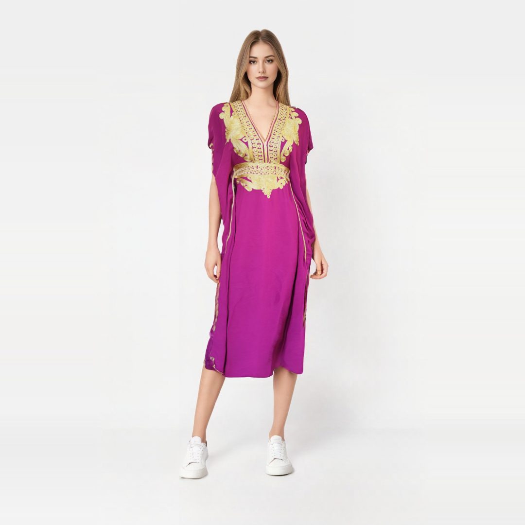 Vestido kaftan magenta con Diseños Dorados