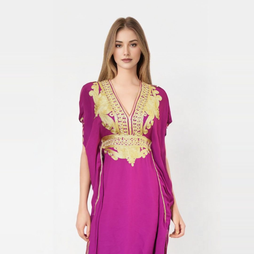 Vestido kaftan magenta con Diseños Dorados