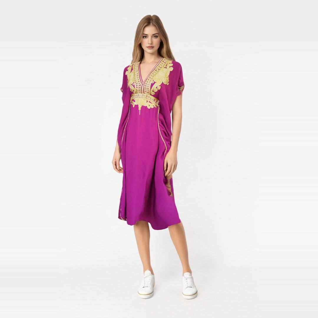 Vestido kaftan magenta con Diseños Dorados